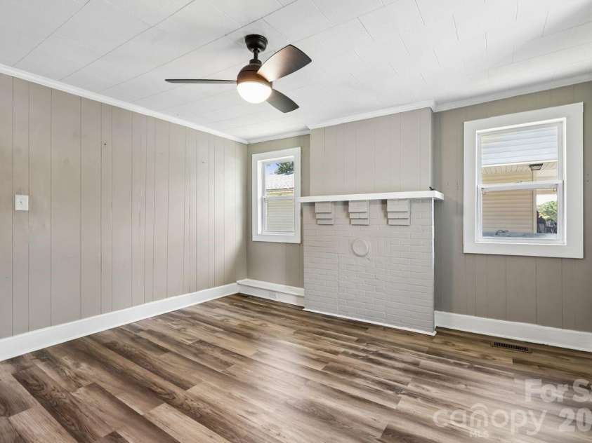 408 Park Avenue, Gastonia, NC 28054.  MLS# CAR4371754, YatesRealty ID 20934. 