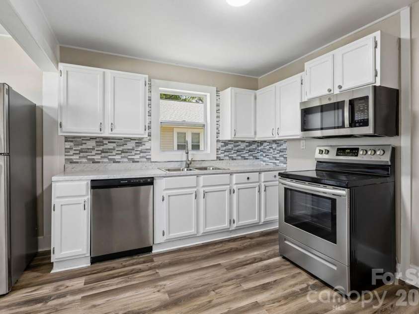 408 Park Avenue, Gastonia, NC 28054.  MLS# CAR4371754, YatesRealty ID 20934. 