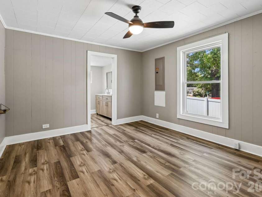 408 Park Avenue, Gastonia, NC 28054.  MLS# CAR4371754, YatesRealty ID 20934. 