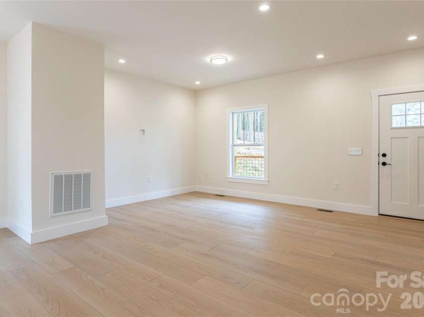 165 Cascade Ridge Road, Fairview, NC 28730.  MLS# CAR4351945, YatesRealty ID 20935. 