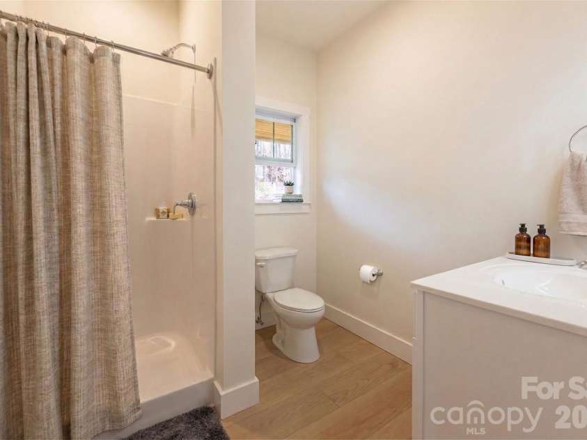 165 Cascade Ridge Road, Fairview, NC 28730.  MLS# CAR4351945, YatesRealty ID 20935. Guest Bath - Main