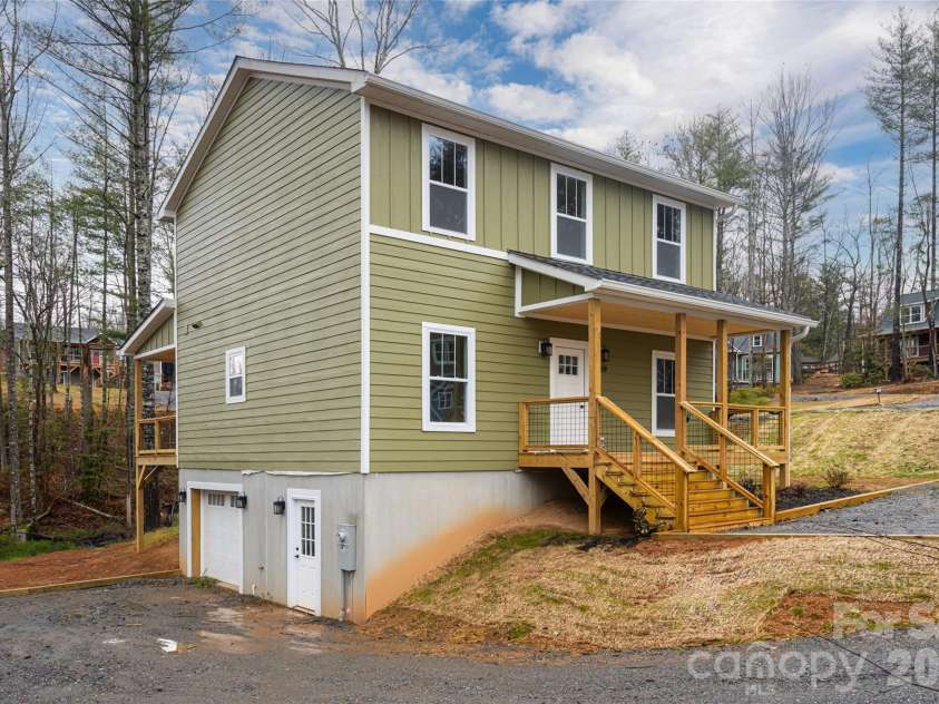 169 Cascade Ridge Road, Fairview, NC 28730.  MLS# CAR4351388, YatesRealty ID 20936. 