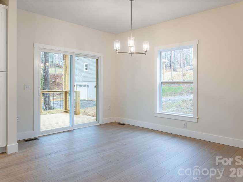169 Cascade Ridge Road, Fairview, NC 28730.  MLS# CAR4351388, YatesRealty ID 20936. Dining Area