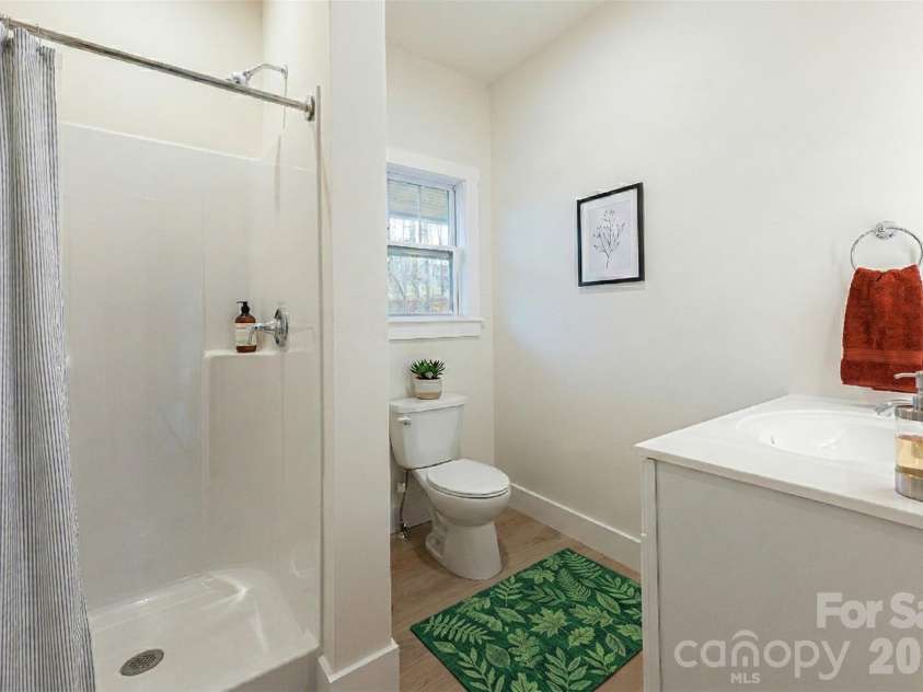 169 Cascade Ridge Road, Fairview, NC 28730.  MLS# CAR4351388, YatesRealty ID 20936. Guest Bath 1 Main