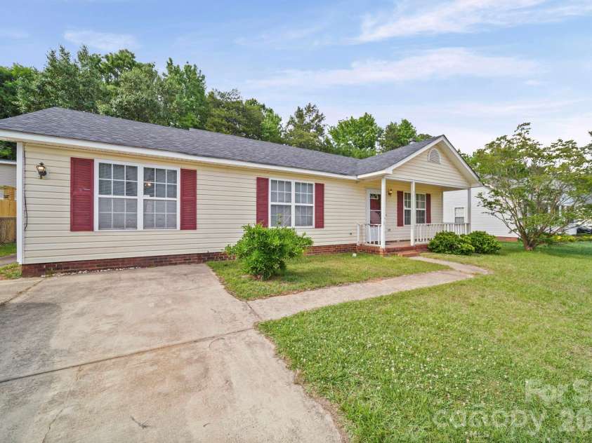 3311 Atlas Drive, Charlotte, NC 28269.  MLS# CAR4376224, YatesRealty ID 20939. 