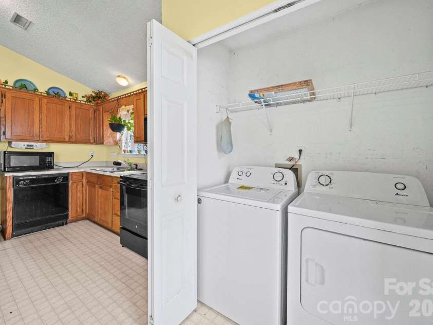 3311 Atlas Drive, Charlotte, NC 28269.  MLS# CAR4376224, YatesRealty ID 20939. 