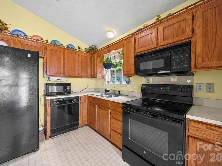 3311 Atlas Drive, Charlotte, NC 28269.  MLS# CAR4376224, YatesRealty ID 20939. 