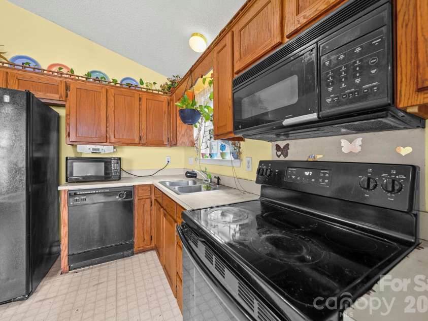 3311 Atlas Drive, Charlotte, NC 28269.  MLS# CAR4376224, YatesRealty ID 20939. 