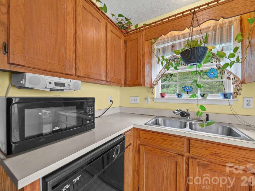 3311 Atlas Drive, Charlotte, NC 28269.  MLS# CAR4376224, YatesRealty ID 20939. 
