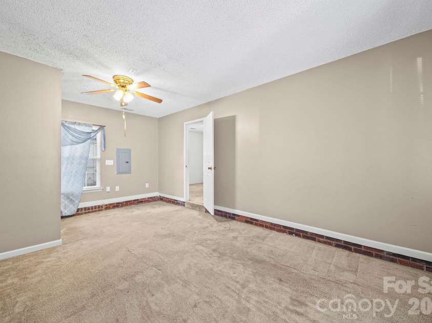 3311 Atlas Drive, Charlotte, NC 28269.  MLS# CAR4376224, YatesRealty ID 20939. 