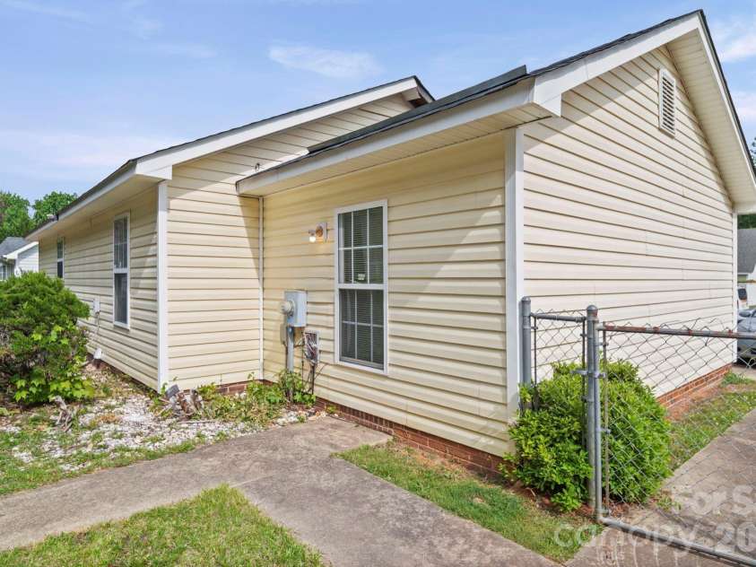 3311 Atlas Drive, Charlotte, NC 28269.  MLS# CAR4376224, YatesRealty ID 20939. 