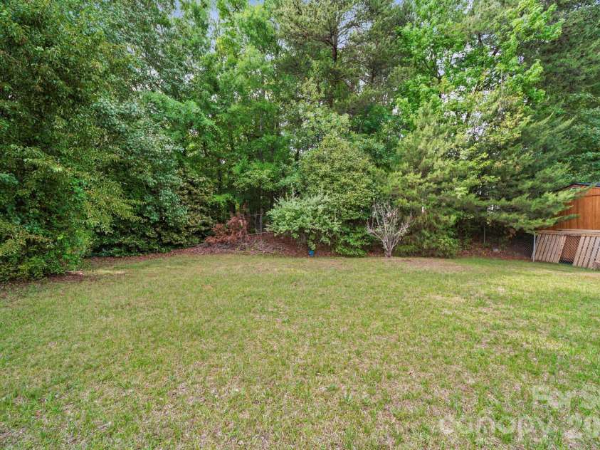 3311 Atlas Drive, Charlotte, NC 28269.  MLS# CAR4376224, YatesRealty ID 20939. 