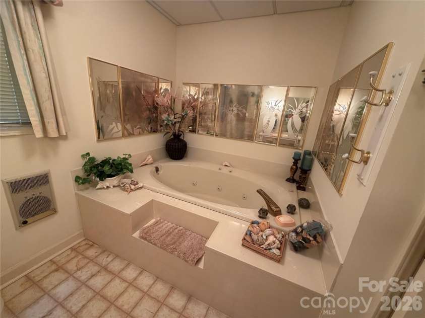 605 Queens Road, Cherryville, NC 28021.  MLS# CAR4375817, YatesRealty ID 20940. Basement Bathroom
