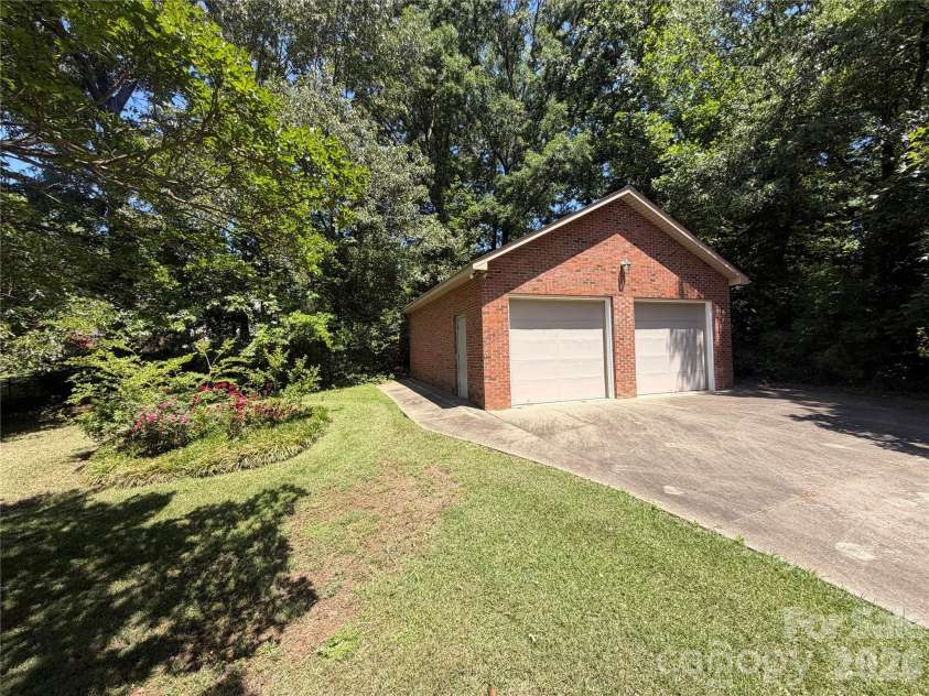 605 Queens Road, Cherryville, NC 28021.  MLS# CAR4375817, YatesRealty ID 20940. Detached Garage