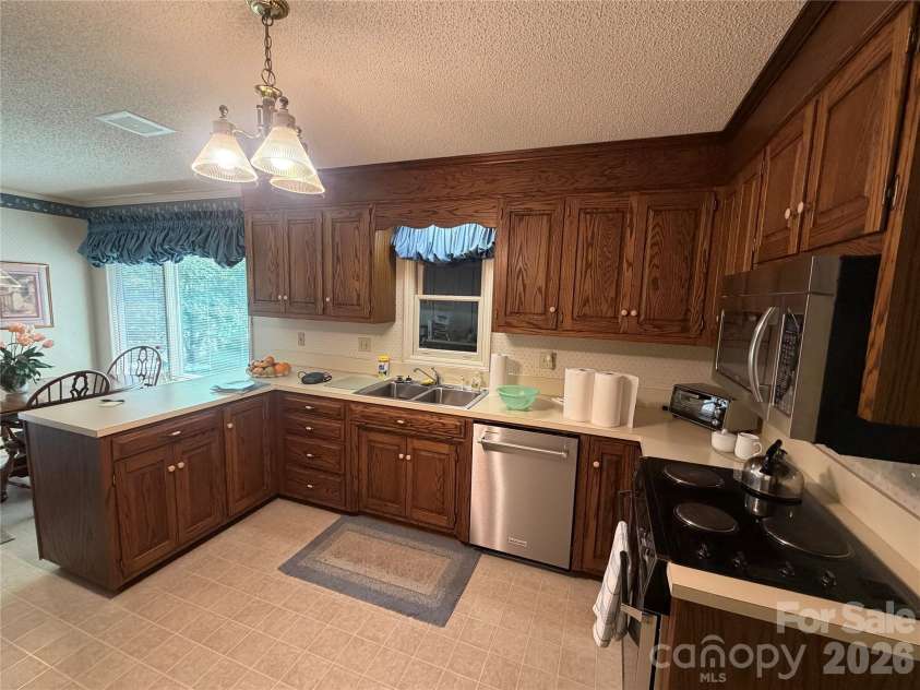 605 Queens Road, Cherryville, NC 28021.  MLS# CAR4375817, YatesRealty ID 20940. Kitchen