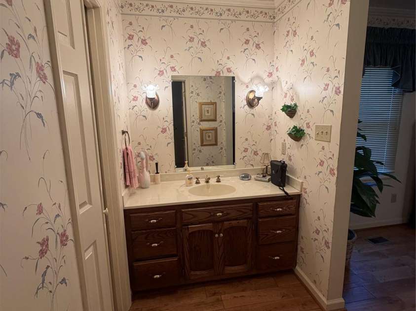 605 Queens Road, Cherryville, NC 28021.  MLS# CAR4375817, YatesRealty ID 20940. Master Bath