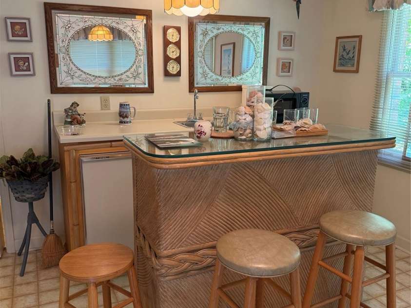 605 Queens Road, Cherryville, NC 28021.  MLS# CAR4375817, YatesRealty ID 20940. Wet Bar