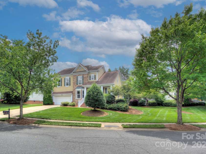 8044 Hawk Crest Court, Charlotte, NC 28270.  MLS# CAR4267919, YatesRealty ID 20940. 