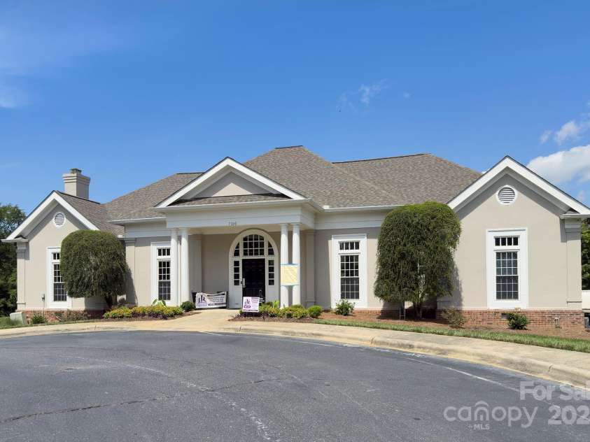 8044 Hawk Crest Court, Charlotte, NC 28270.  MLS# CAR4267919, YatesRealty ID 20940. Community Clubhouse