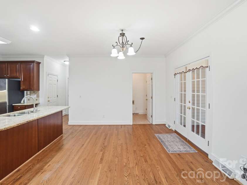 8044 Hawk Crest Court, Charlotte, NC 28270.  MLS# CAR4267919, YatesRealty ID 20940. Eat in breakfast area