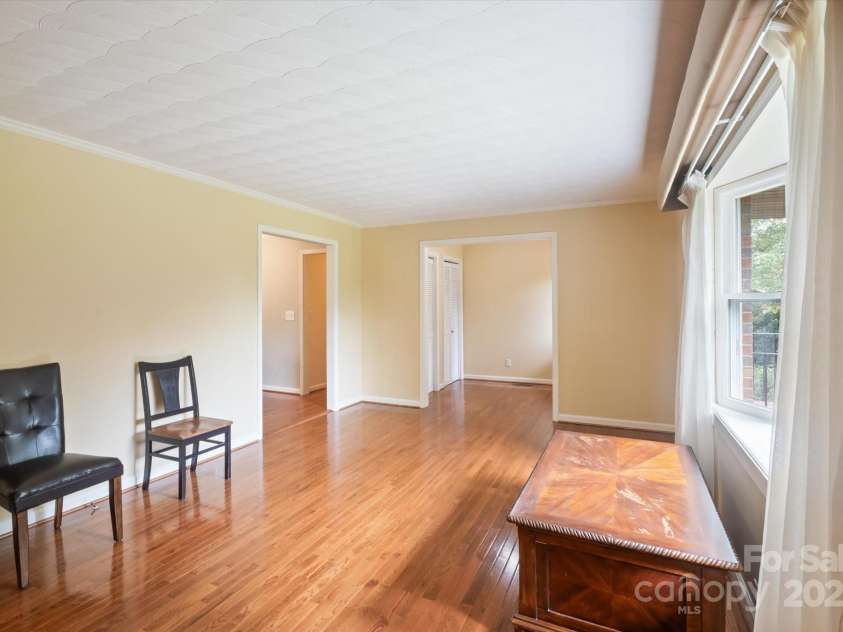 196 Broadview Circle, Brevard, NC 28712.  MLS# CAR4303235, YatesRealty ID 20941. 