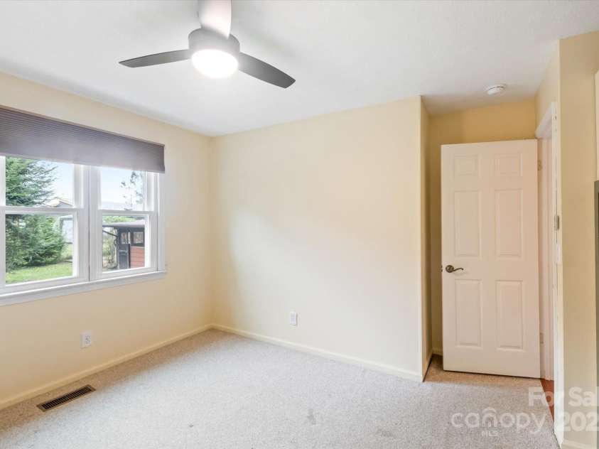 196 Broadview Circle, Brevard, NC 28712.  MLS# CAR4303235, YatesRealty ID 20941. 