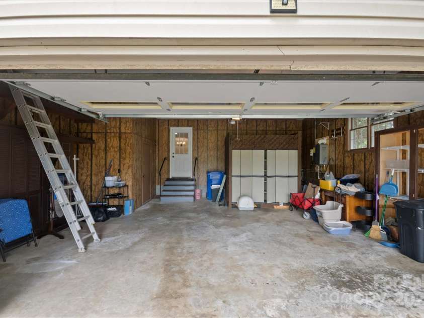 196 Broadview Circle, Brevard, NC 28712.  MLS# CAR4303235, YatesRealty ID 20941. 