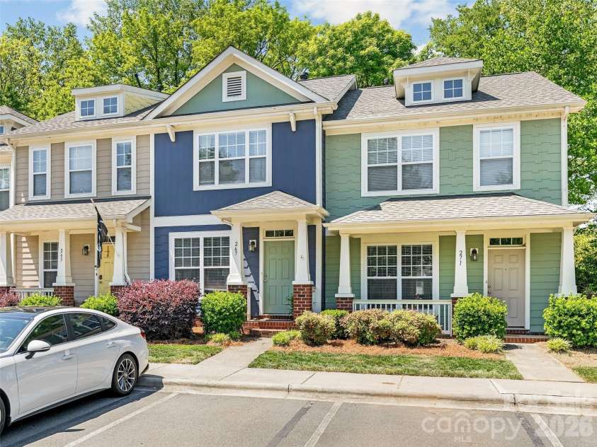 267 Hurston Circle, Charlotte, NC 28208.  MLS# CAR4373969, YatesRealty ID 20941. 