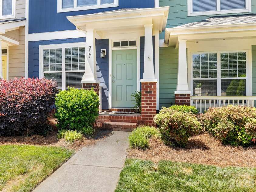 267 Hurston Circle, Charlotte, NC 28208.  MLS# CAR4373969, YatesRealty ID 20941. 