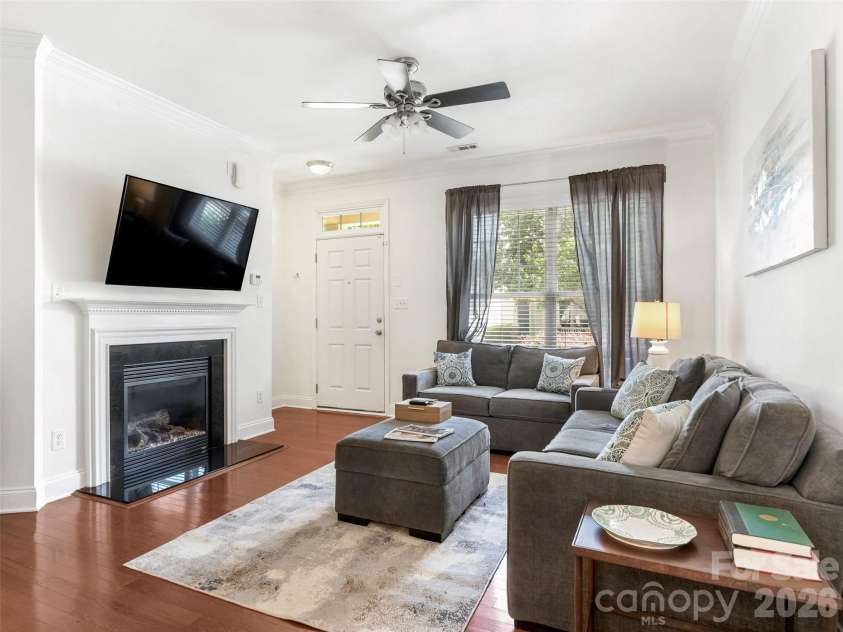 267 Hurston Circle, Charlotte, NC 28208.  MLS# CAR4373969, YatesRealty ID 20941. 