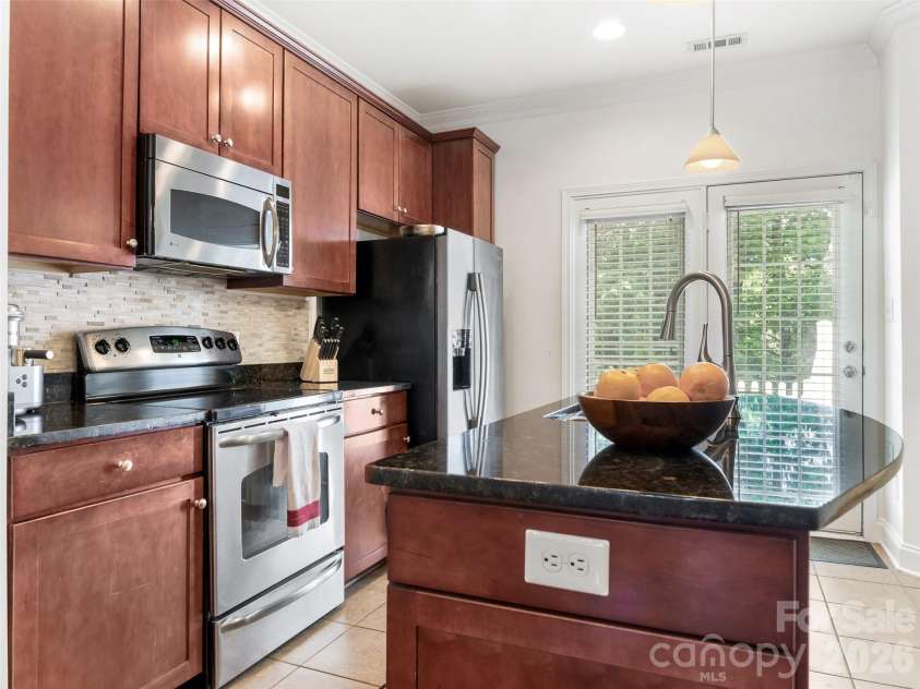267 Hurston Circle, Charlotte, NC 28208.  MLS# CAR4373969, YatesRealty ID 20941. 