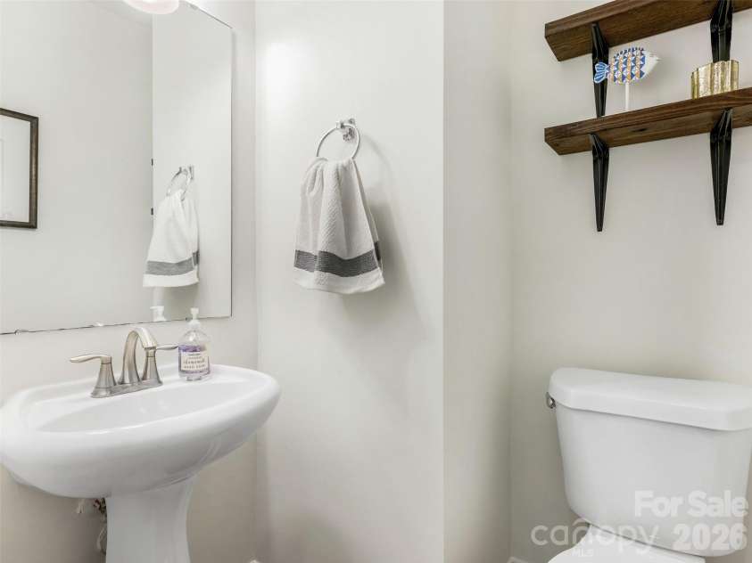 267 Hurston Circle, Charlotte, NC 28208.  MLS# CAR4373969, YatesRealty ID 20941. 