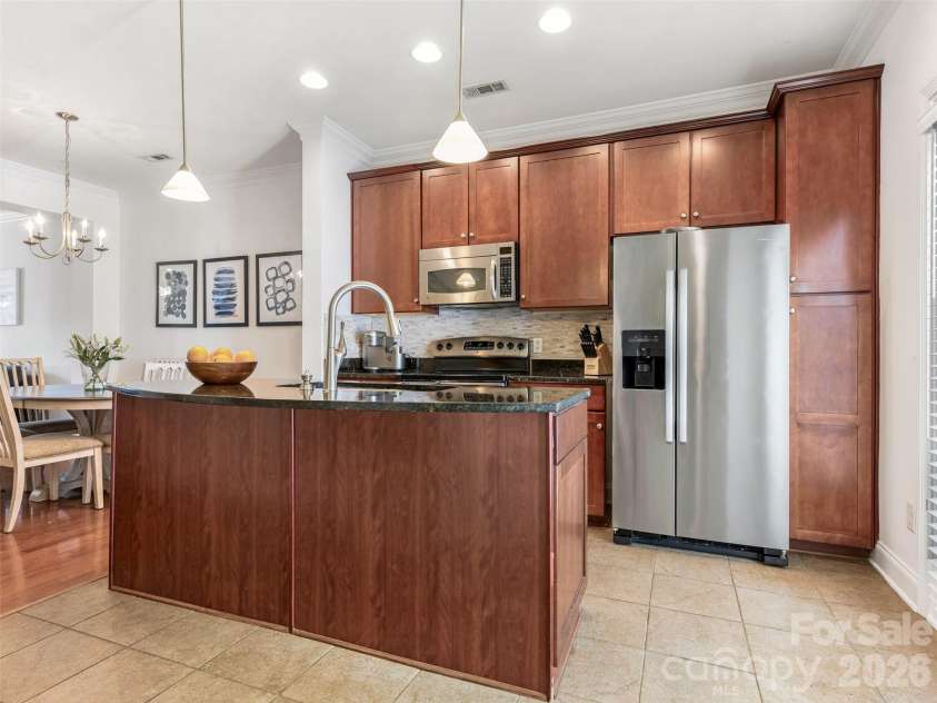 267 Hurston Circle, Charlotte, NC 28208.  MLS# CAR4373969, YatesRealty ID 20941. 