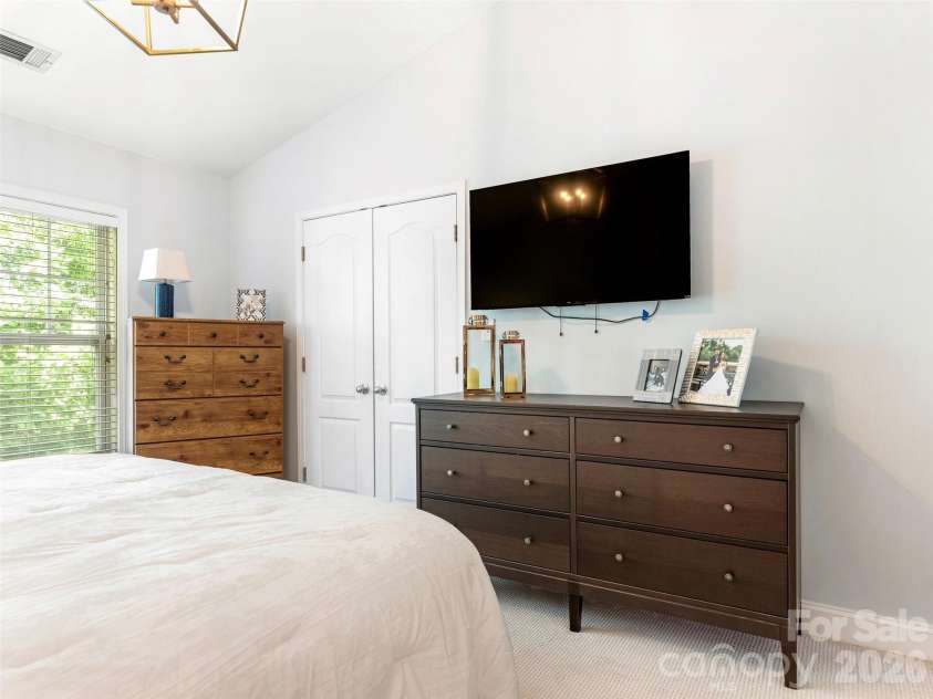 267 Hurston Circle, Charlotte, NC 28208.  MLS# CAR4373969, YatesRealty ID 20941. 