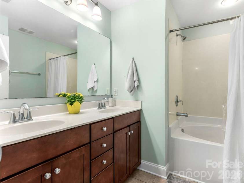 267 Hurston Circle, Charlotte, NC 28208.  MLS# CAR4373969, YatesRealty ID 20941. 