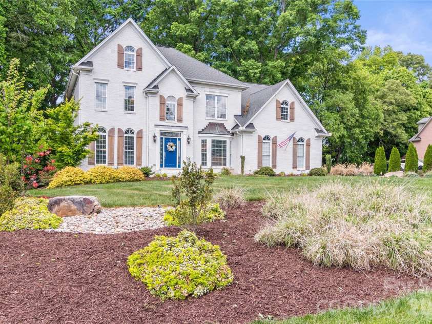 122 Ringneck Trail, Mooresville, NC 28117.  MLS# CAR4372433, YatesRealty ID 20942. Extensive landscaping