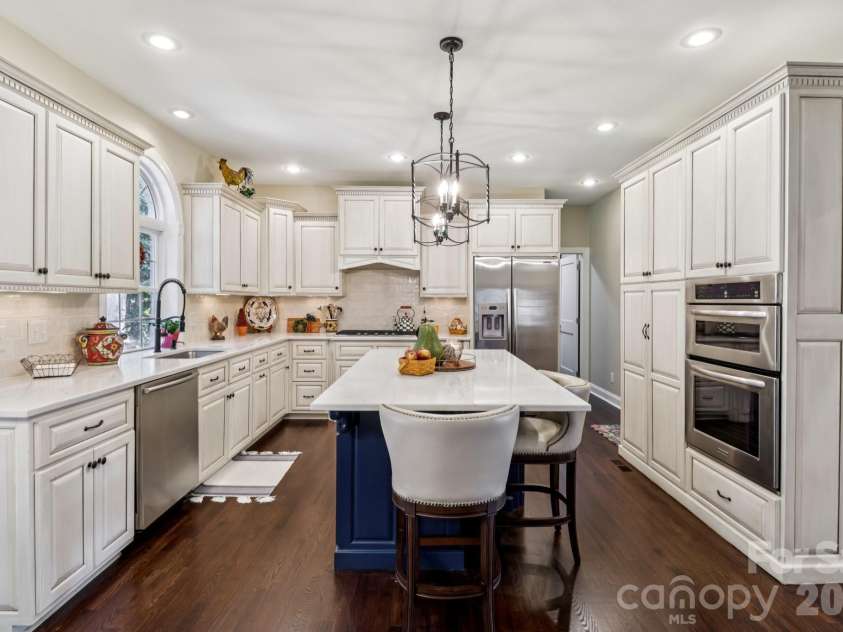 122 Ringneck Trail, Mooresville, NC 28117.  MLS# CAR4372433, YatesRealty ID 20942. Gourmet kitchen