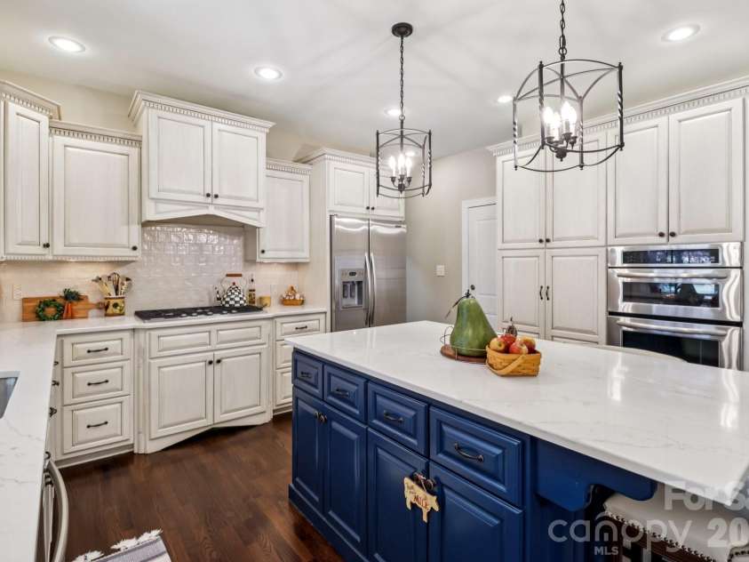 122 Ringneck Trail, Mooresville, NC 28117.  MLS# CAR4372433, YatesRealty ID 20942. Gourmet kitchen