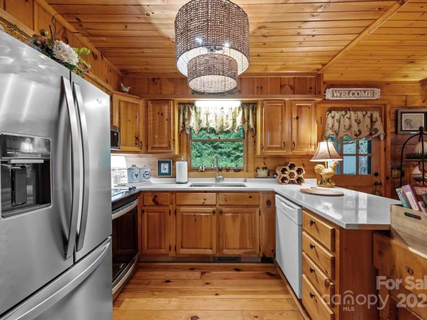 58 Cabin Fever Trail, Maggie Valley, NC 28751.  MLS# CAR4263812, YatesRealty ID 20942. 