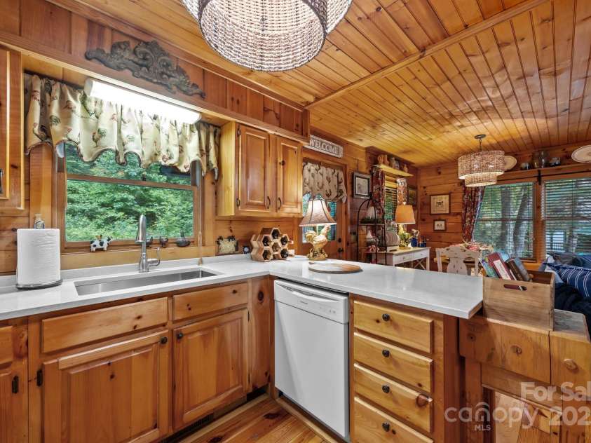 58 Cabin Fever Trail, Maggie Valley, NC 28751.  MLS# CAR4263812, YatesRealty ID 20942. 