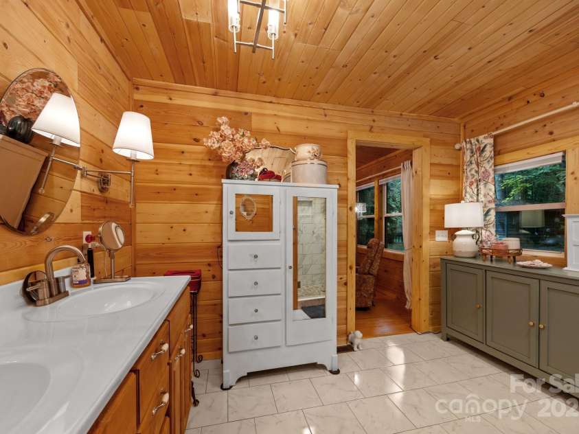 58 Cabin Fever Trail, Maggie Valley, NC 28751.  MLS# CAR4263812, YatesRealty ID 20942. 