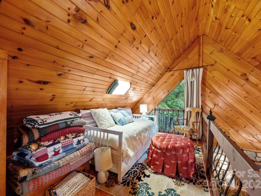 58 Cabin Fever Trail, Maggie Valley, NC 28751.  MLS# CAR4263812, YatesRealty ID 20942. 