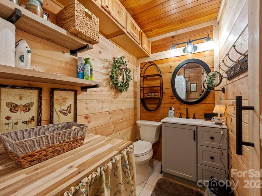 58 Cabin Fever Trail, Maggie Valley, NC 28751.  MLS# CAR4263812, YatesRealty ID 20942. 