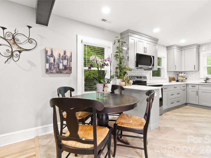 213 Hillcrest Drive, Huntersville, NC 28078.  MLS# CAR4378846, YatesRealty ID 20943. 