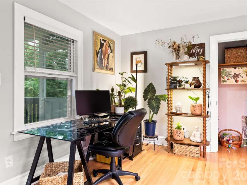 213 Hillcrest Drive, Huntersville, NC 28078.  MLS# CAR4378846, YatesRealty ID 20943. 