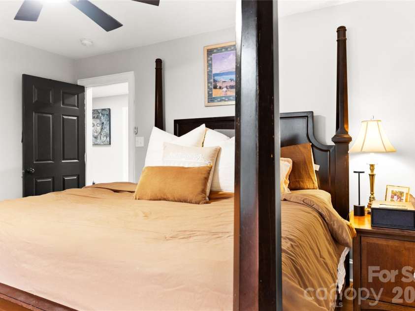 213 Hillcrest Drive, Huntersville, NC 28078.  MLS# CAR4378846, YatesRealty ID 20943. 