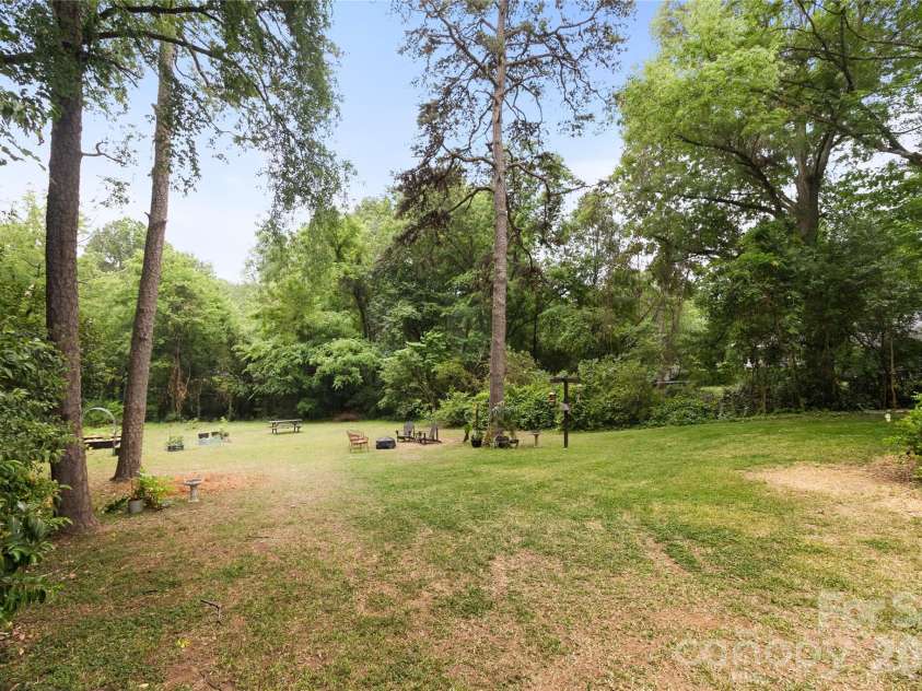 213 Hillcrest Drive, Huntersville, NC 28078.  MLS# CAR4378846, YatesRealty ID 20943. 