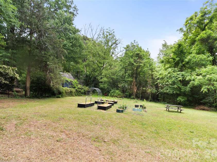 213 Hillcrest Drive, Huntersville, NC 28078.  MLS# CAR4378846, YatesRealty ID 20943. 