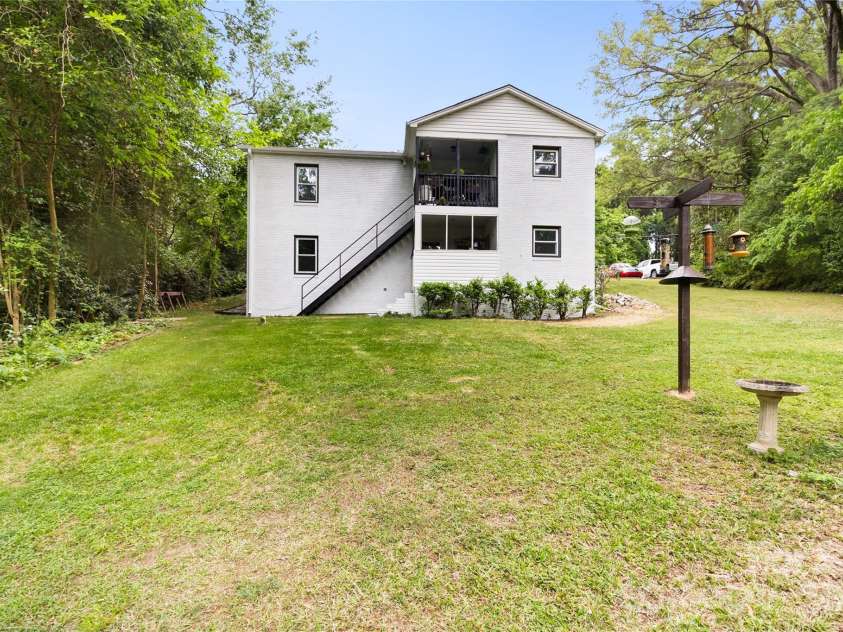 213 Hillcrest Drive, Huntersville, NC 28078.  MLS# CAR4378846, YatesRealty ID 20943. 