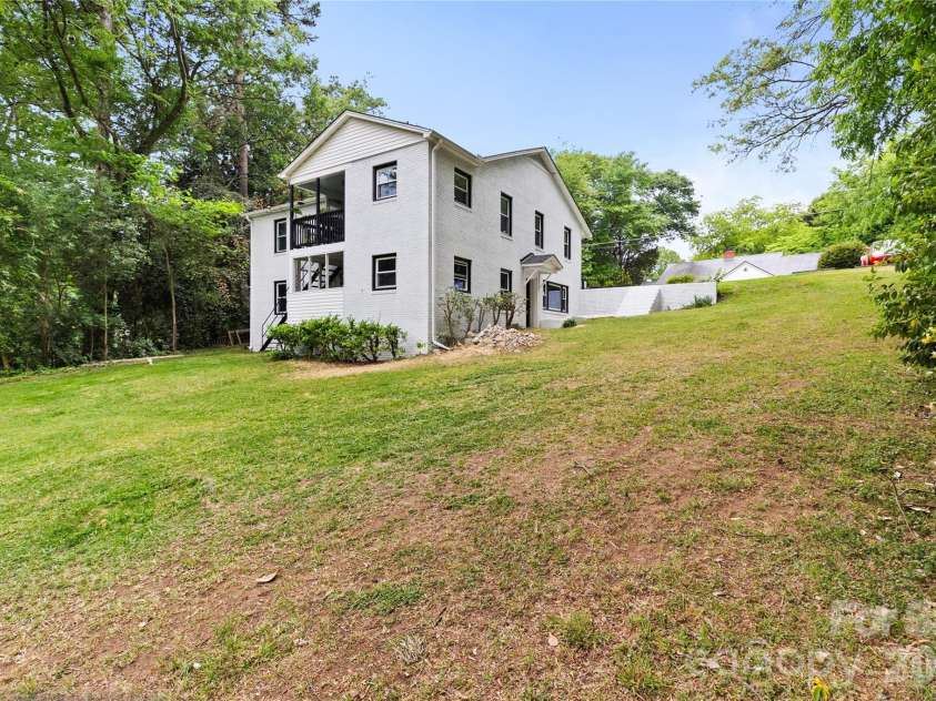 213 Hillcrest Drive, Huntersville, NC 28078.  MLS# CAR4378846, YatesRealty ID 20943. 